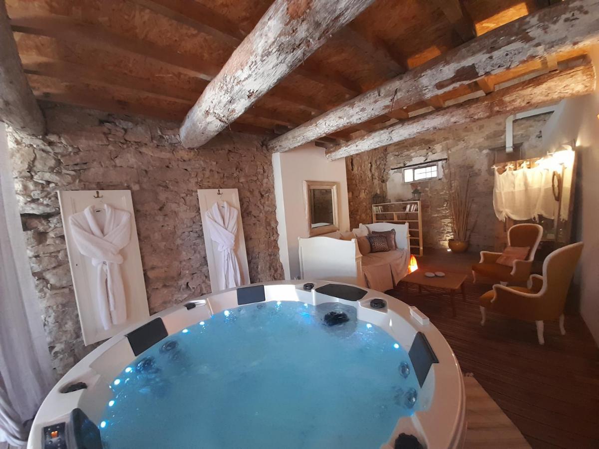 La Maisonnette Avec Spa Et Piscine Villa Sainte-Valiere Bagian luar foto